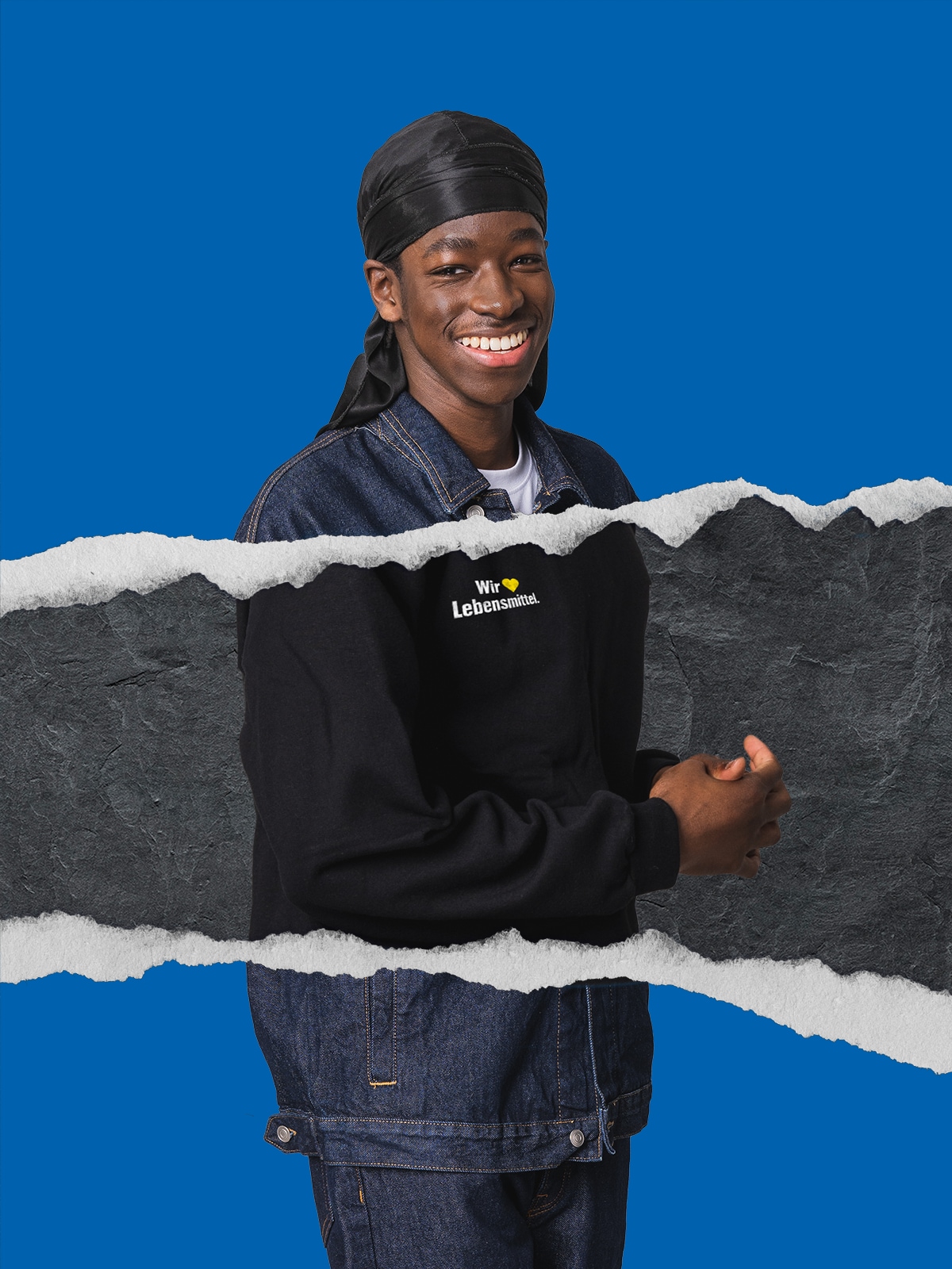 Logistik-Azubi, mit Risskante und blauen Hintergrund