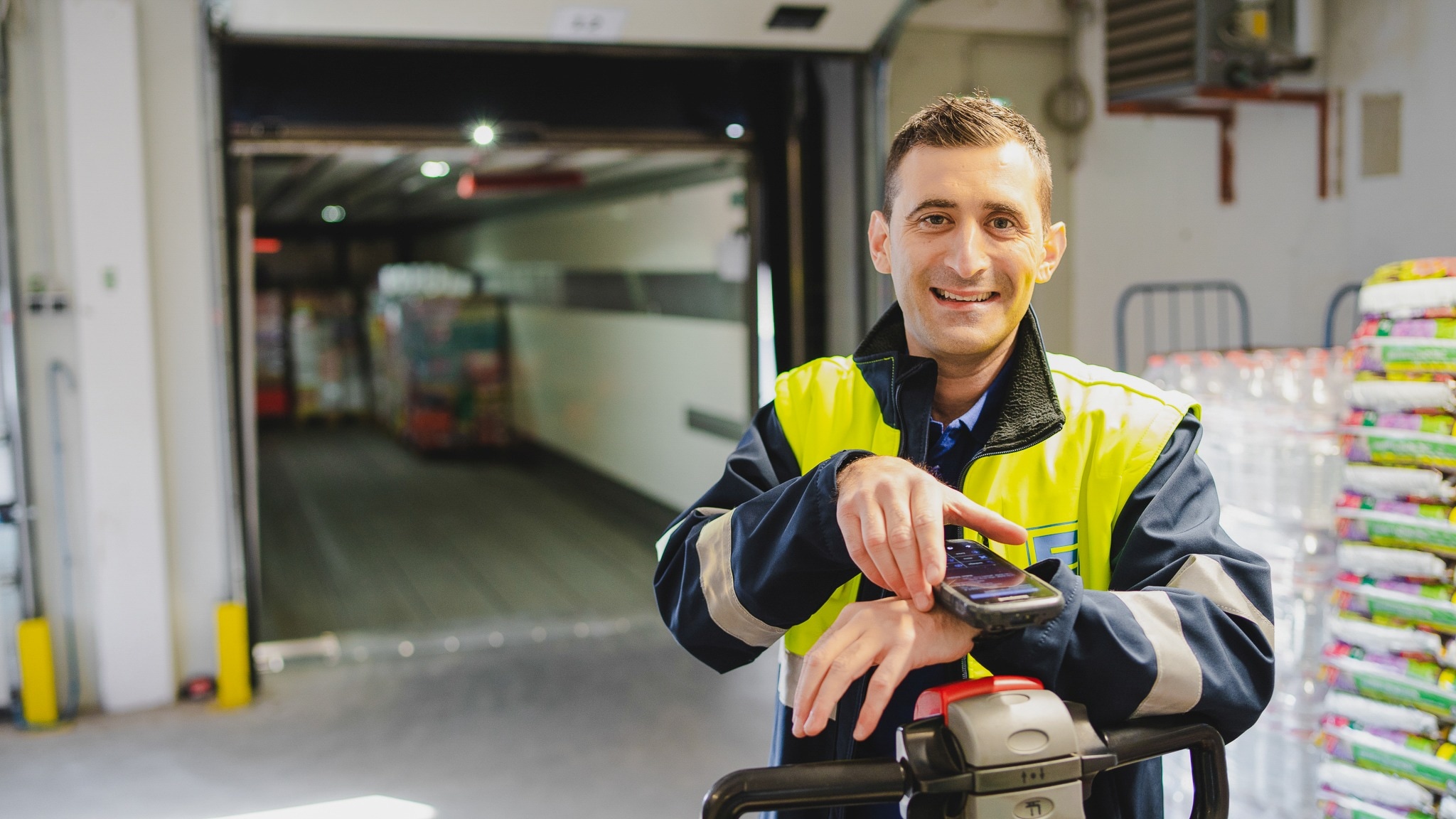 Lagermitarbeiter der EDEKA Südbayern