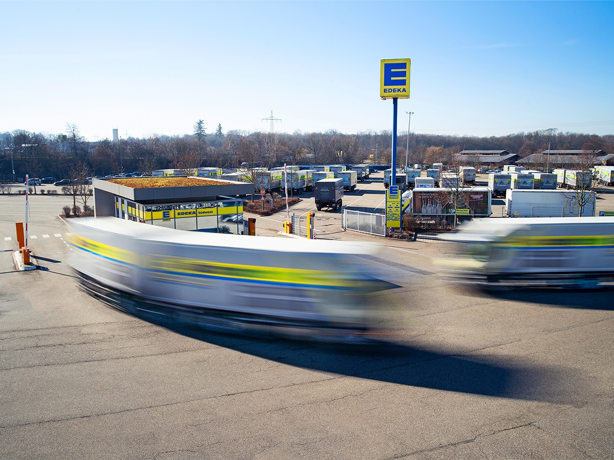 EDEKA Südwest Logistik OG Pforte LKW Lager Transport 