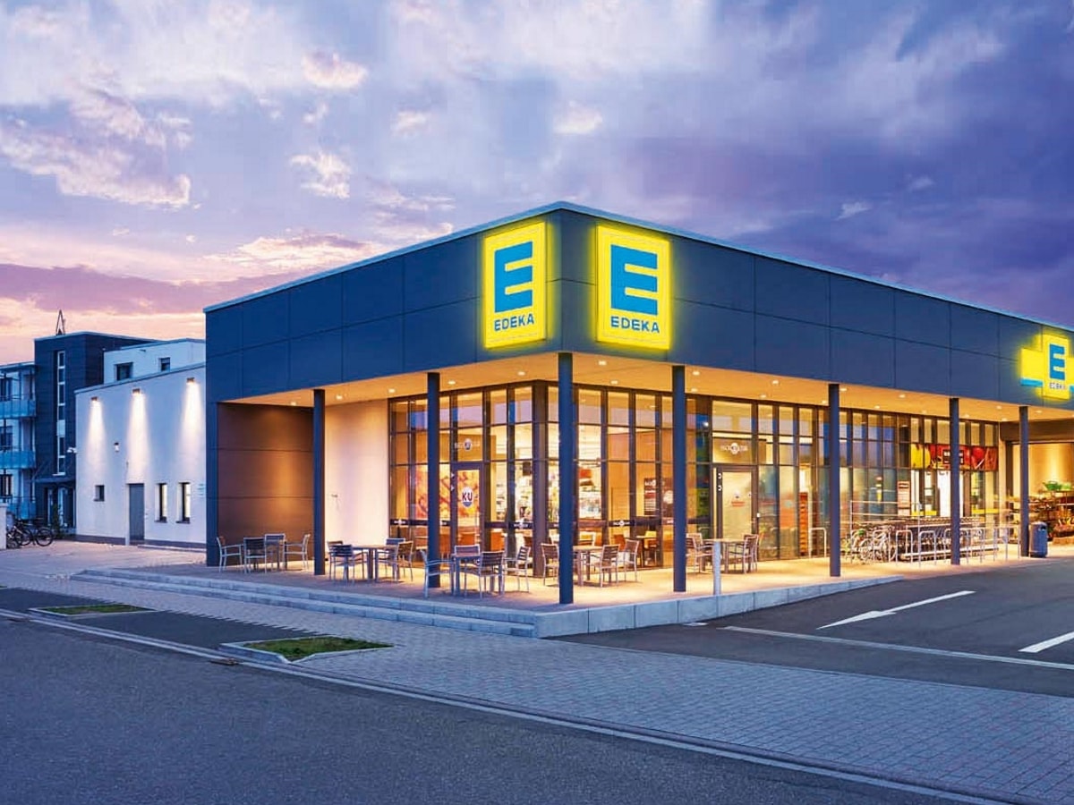 EDEKA-Markt in Abendstimmung