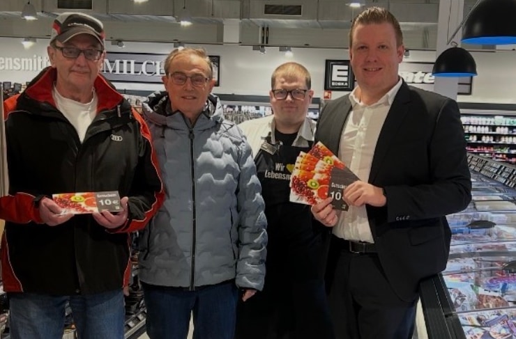 Tafel Treuchtlingen (v.l. Jan Polak, Wolfgang Herrmann, Maximilian Schieber (ML EC TR) Franz Käs BL